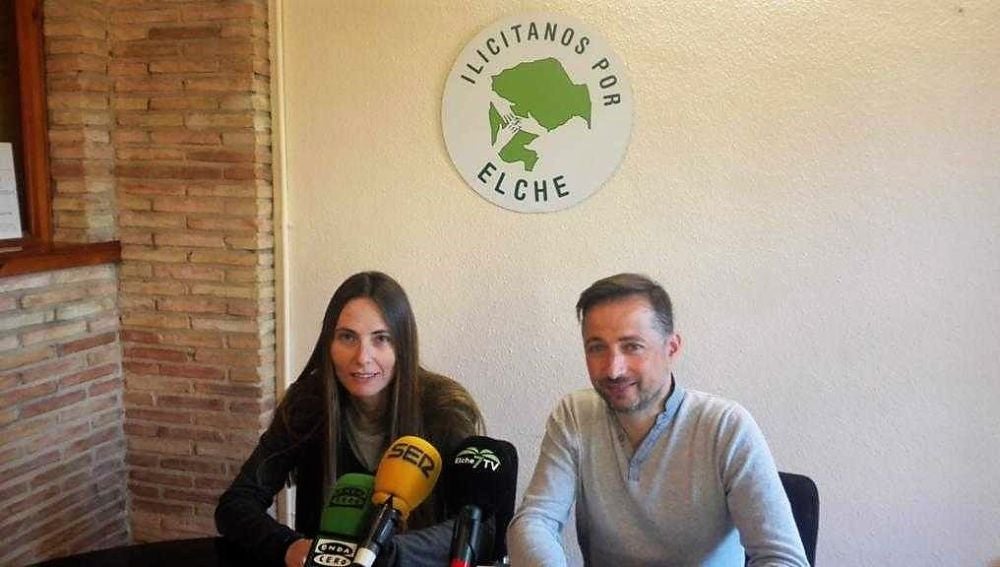 Cristina Martínez, portavoz de Ilicitanos por Elche, y Fernando Durá, portavoz adjunto. 