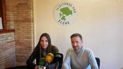 Cristina Mart&iacute;nez, portavoz de Ilicitanos por Elche, y Fernando Dur&aacute;, portavoz adjunto. 