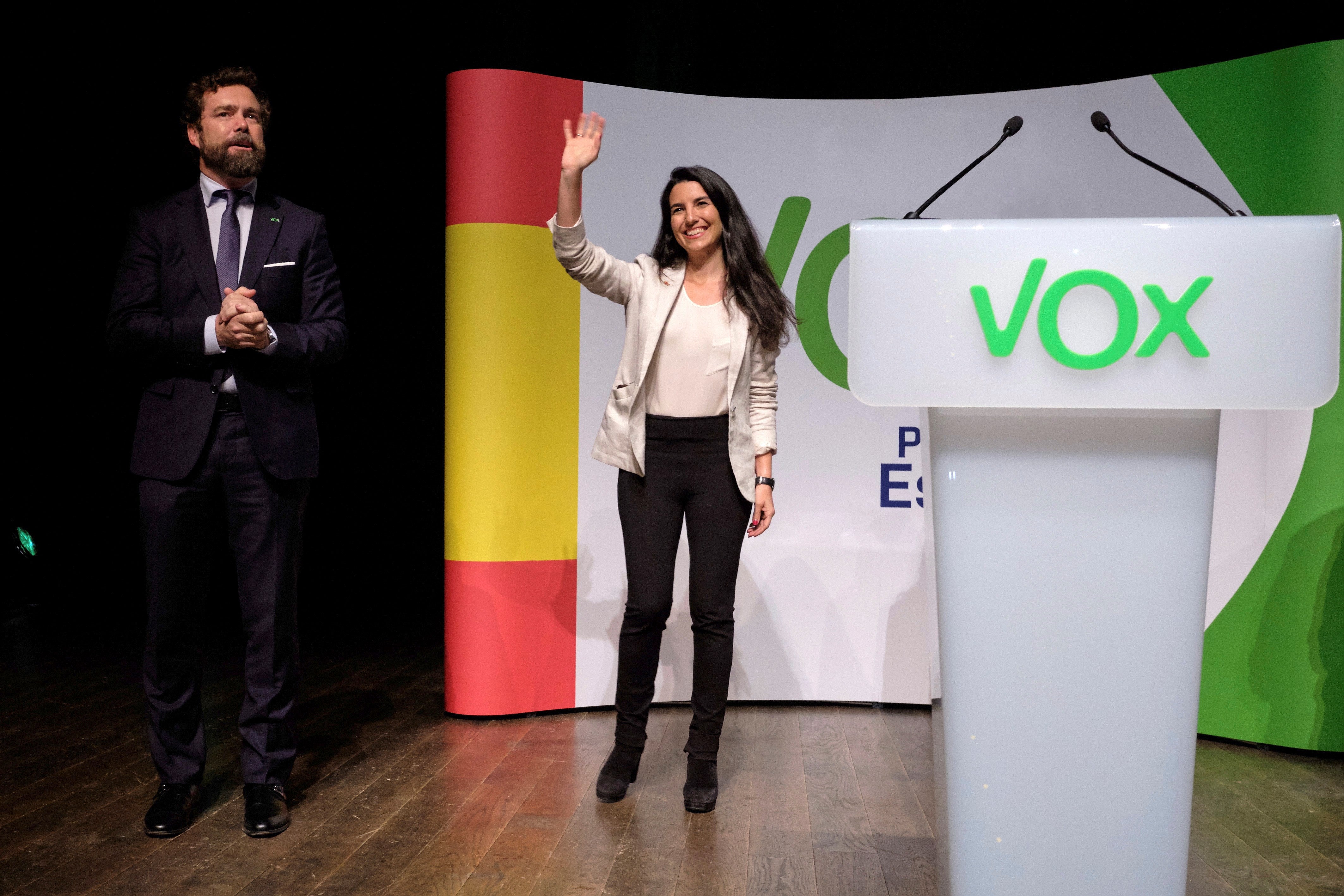 Iván Espinosa de los Monteros (Vox), a gritos contra los "progres" en un mitin Iván Espinosa de los Monteros (Vox), a gritos contra los "progres" en un mitin