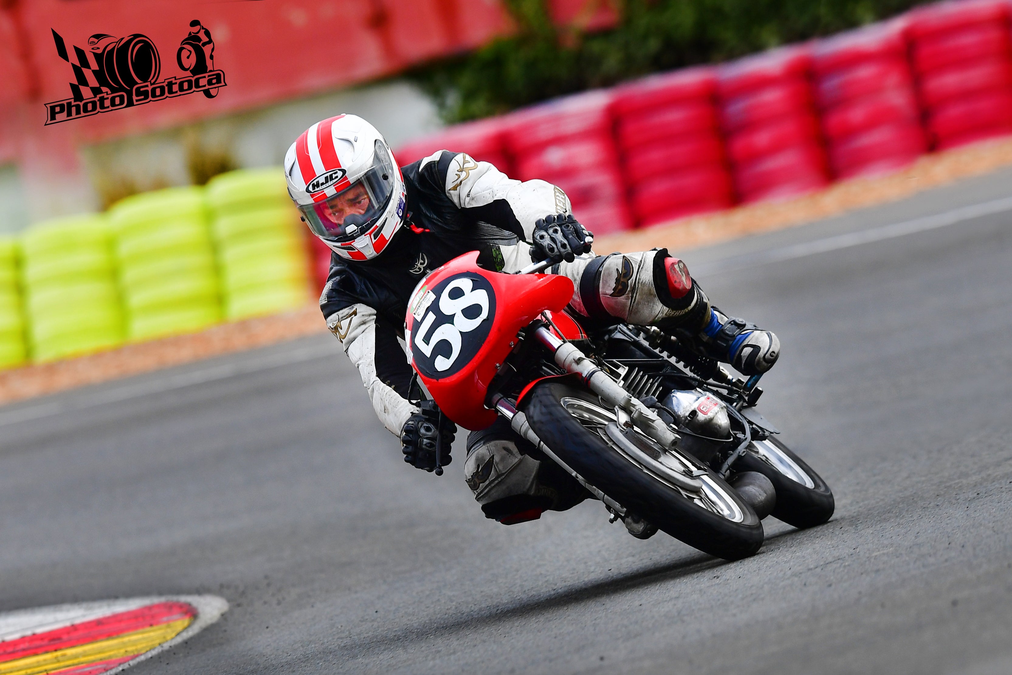 Muere un piloto de motos de 56 años tras ser atropellado por otros pilotos Muere un piloto de motos de 56 años tras ser atropellado por otros pilotos