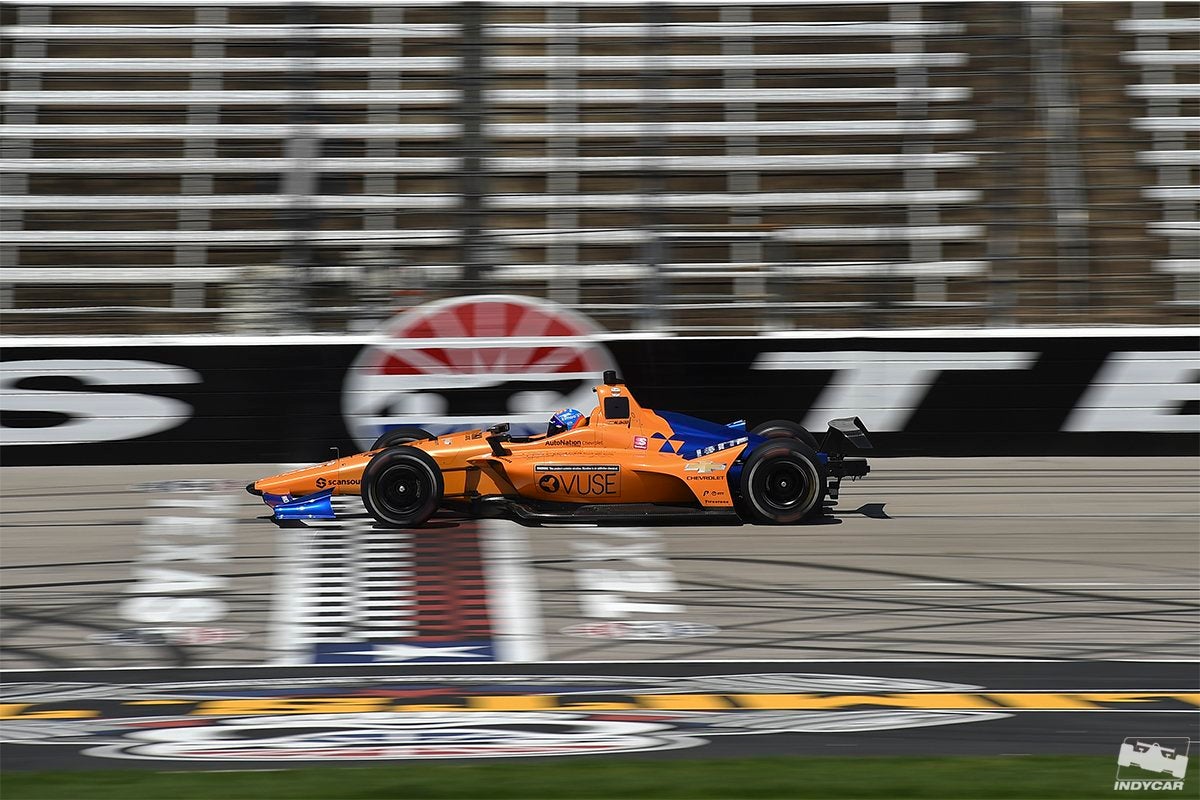 Fernando Alonso completa 105 vueltas en su primer día de test en Texas: "Me siento mucho más preparado" Fernando Alonso completa 105 vueltas en su primer día de test en Texas: "Me siento mucho más preparado"