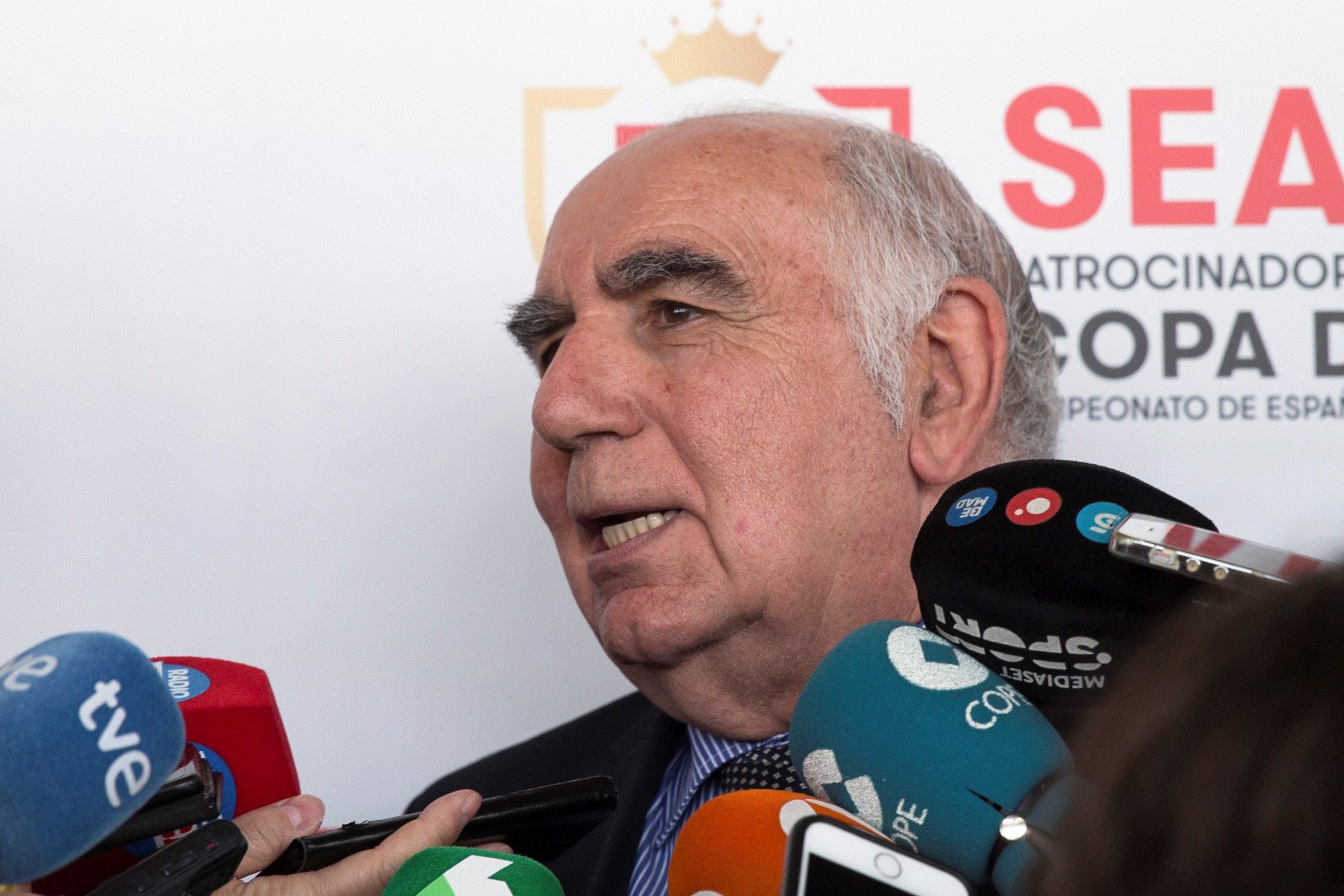 El delegado del Espanyol pone su cargo a disposición del club tras los insultos racistas a un aficionado del Girona El delegado del Espanyol pone su cargo a disposición del club tras los insultos racistas a un aficionado del Girona