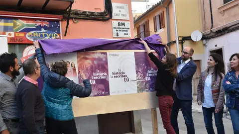 Pegada de carteles Podemos Elecciones generales