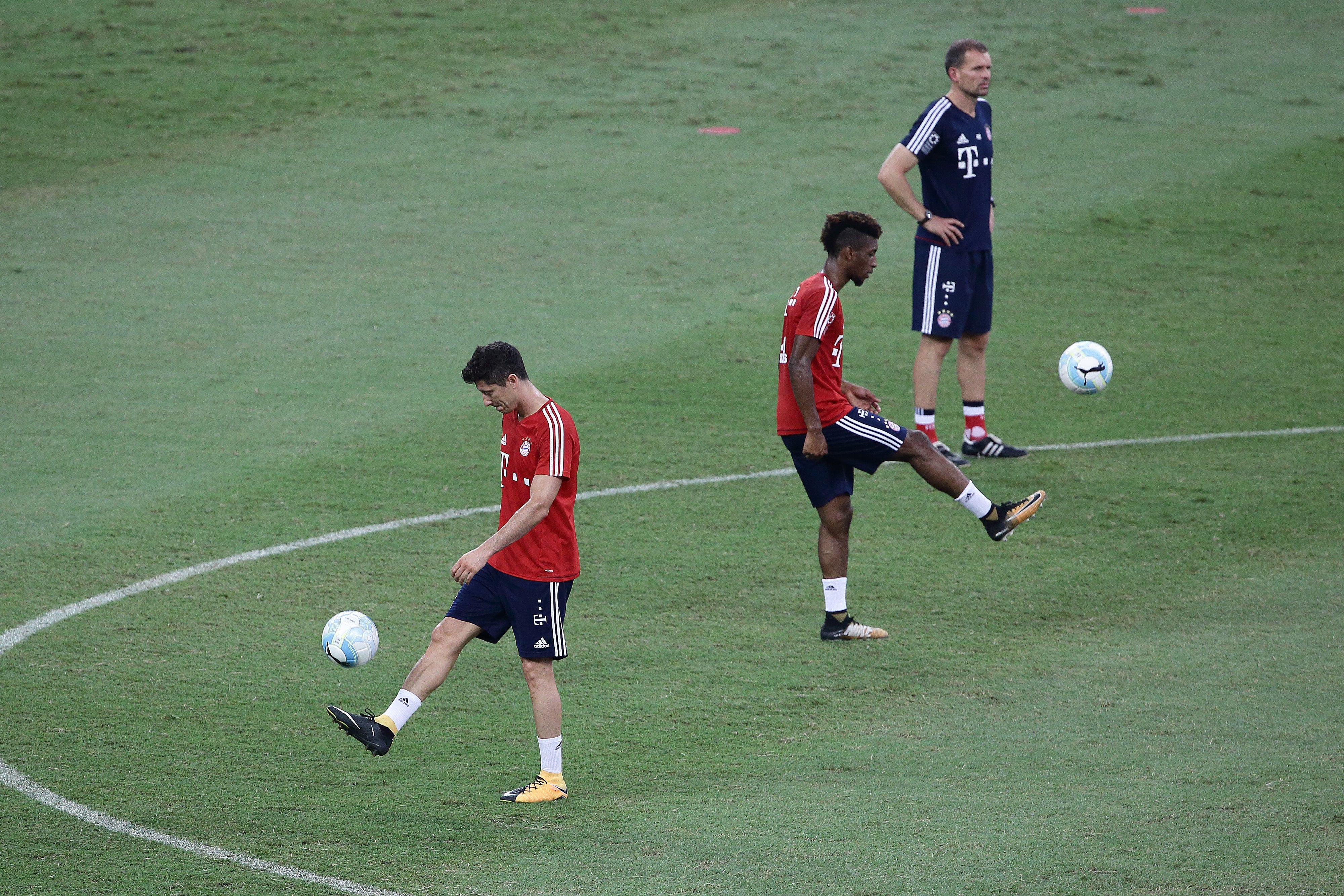 Lewandowski y Coman se pelean en el entrenamiento del Bayern, según medios alemanes Lewandowski y Coman se pelean en el entrenamiento del Bayern, según medios alemanes