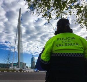 Agente de Policía Local en Valencia / Facebook de la Policía Local Valencia Agente de Policía Local en Valencia / Facebook de la Policía Local Valencia