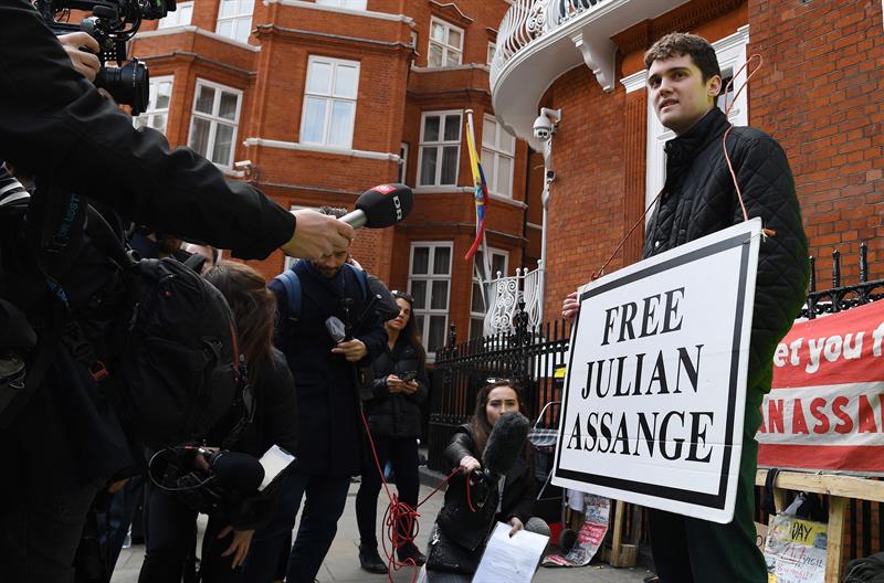 EEUU acusa formalmente a Assange de conspiración por hackear un ordenador federal EEUU acusa formalmente a Assange de conspiración por hackear un ordenador federal