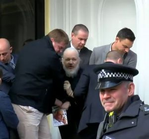 Momento de la detención de Julian Assange Momento de la detención de Julian Assange