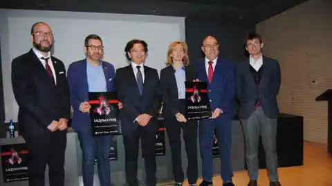 El director de Laquima Vere Alfredo Sanz ha presentat l´espectacle en les instal-lacions de Porcelanosa Grupo. La respresentació de la Passio única i innovadora introdueix nous personatges i un nou sistema de so.