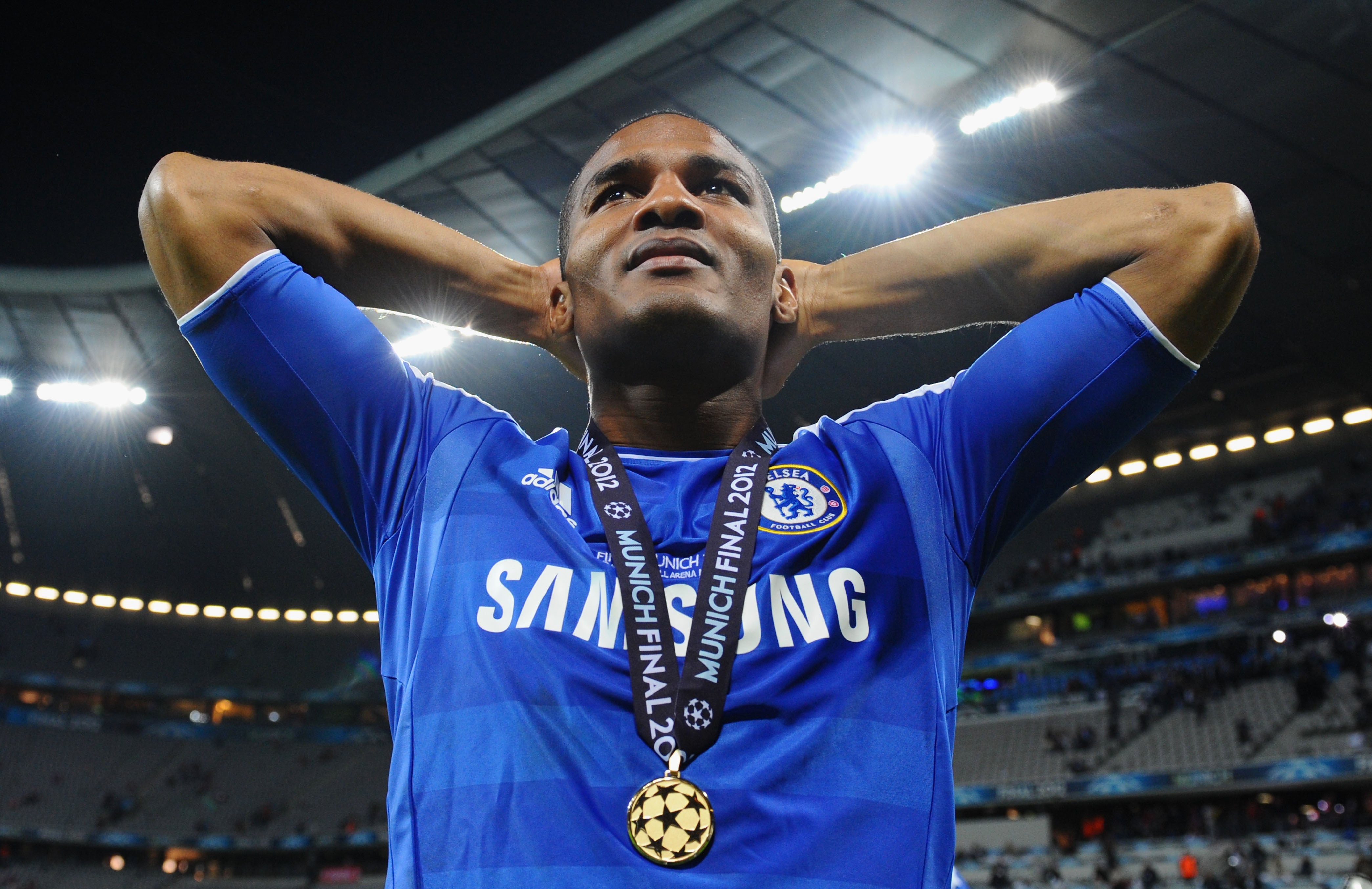 Malouda se entera a través de Twitter de que el Zúrich le ha despedido Malouda se entera a través de Twitter de que el Zúrich le ha despedido