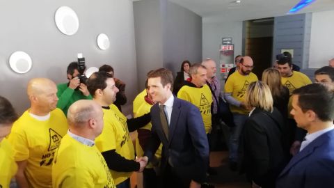 Pablo Casado se reúne con los trabajadores de Alcoa Pablo Casado se reúne con los trabajadores de Alcoa