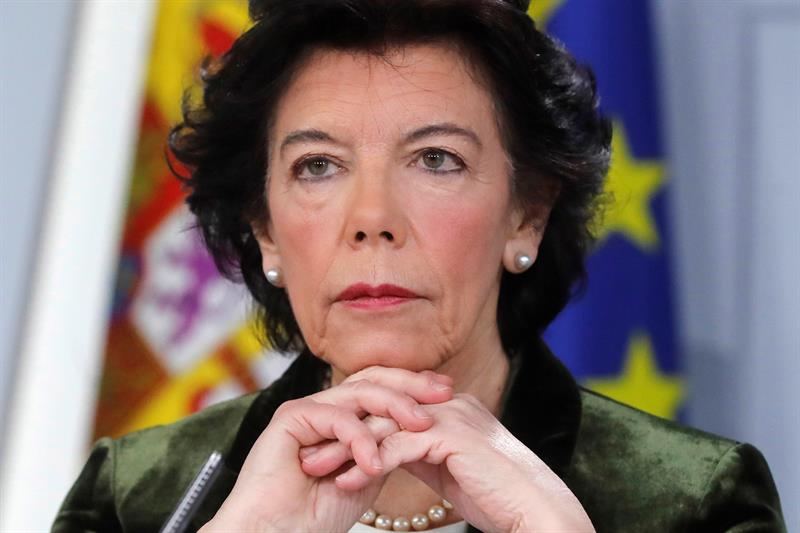 El Gobierno considera "inaceptable" el escrache a Cayetana Álvarez de Toledo en Barcelona El Gobierno considera "inaceptable" el escrache a Cayetana Álvarez de Toledo en Barcelona