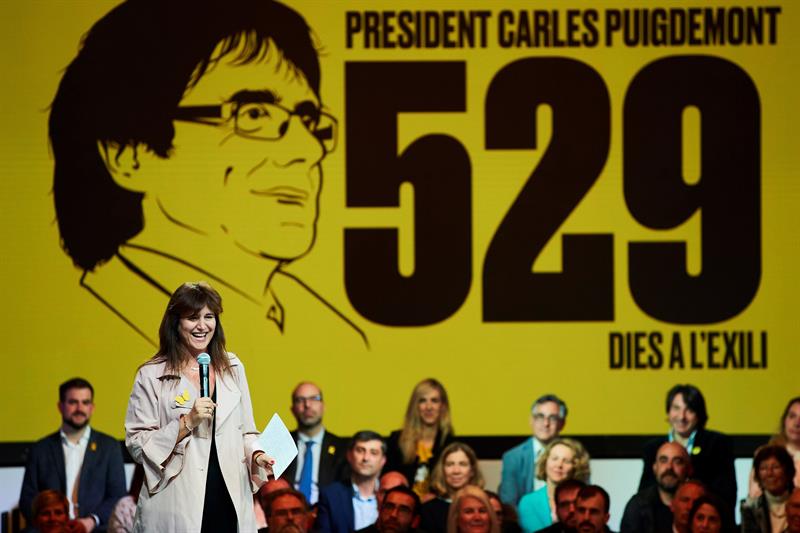 JxCat, sobre el escrache a Cayetana Álvarez de Toledo: "Hay gente que busca problemas y cuando los buscas, los encuentras" JxCat, sobre el escrache a Cayetana Álvarez de Toledo: "Hay gente que busca problemas y cuando los buscas, los encuentras"