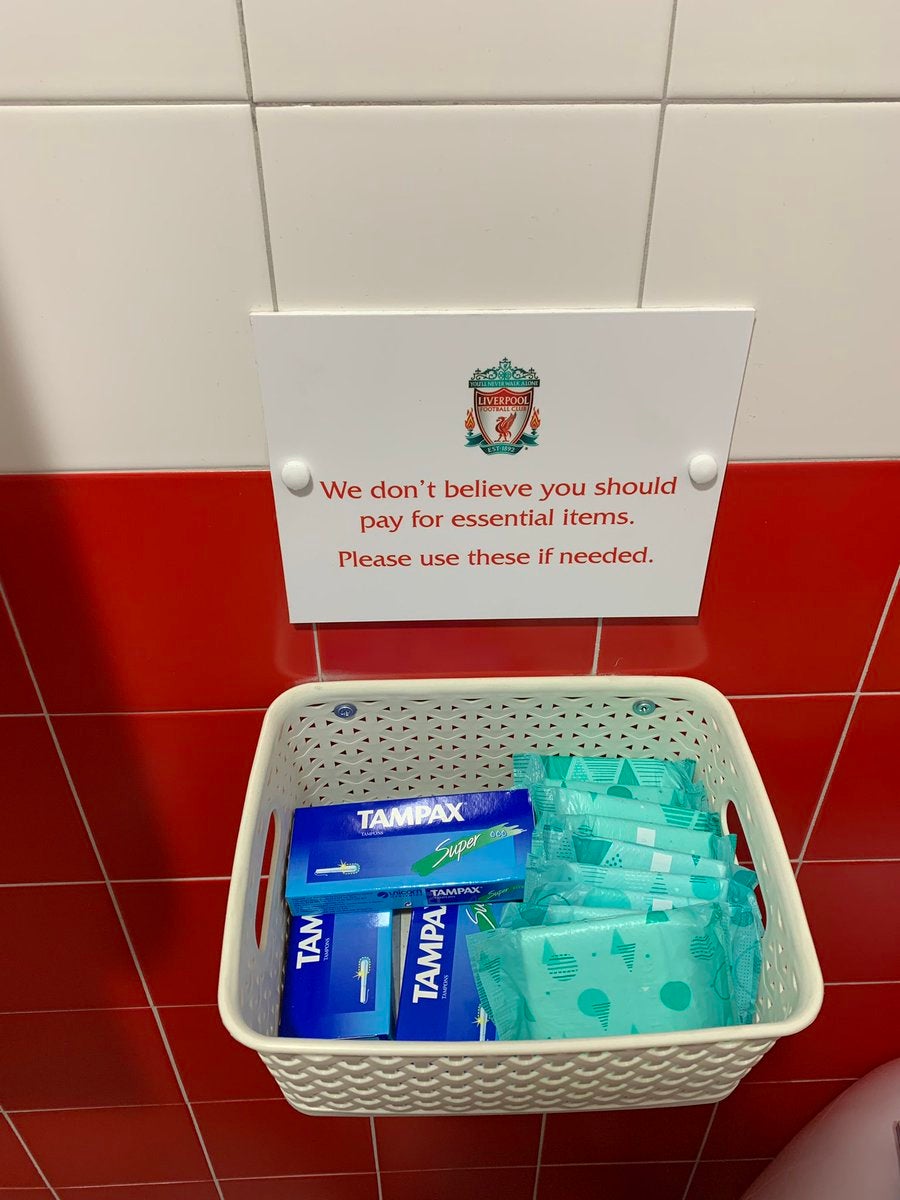 El Liverpool ofrece tampones y compresas gratis en los baños de mujeres de Anfield El Liverpool ofrece tampones y compresas gratis en los baños de mujeres de Anfield