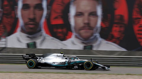 Valtteri Bottas rueda durante el GP de China