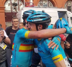 Izagirre celebra un triunfo Izagirre celebra un triunfo