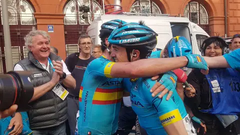 Izagirre celebra un triunfo Izagirre celebra un triunfo