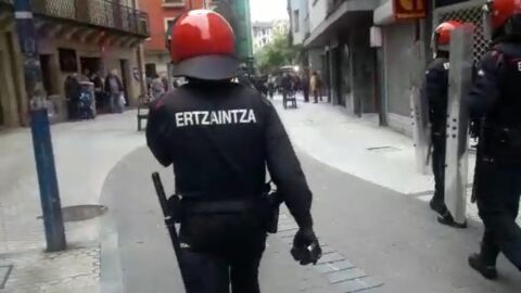 Un agente de la Ertzaintza. 