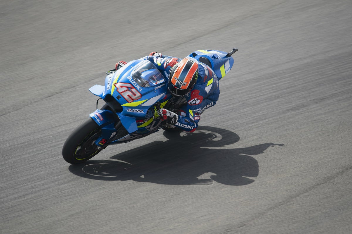 Álex Rins gana por 13 milésimas a Márquez, que acaricia el título Mundial Álex Rins gana por 13 milésimas a Márquez, que acaricia el título Mundial