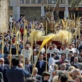 Imagen de la procesión de las palmas blancas de Elche, reconocida como bien de Interés Turístico Internacional.