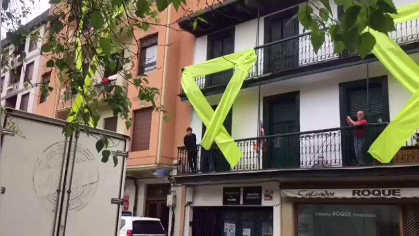 Insultos, gritos y amenazas a Ciudadanos y Rivera en un acto del partido en Errenteria Insultos, gritos y amenazas a Ciudadanos y Rivera en un acto del partido en Errenteria