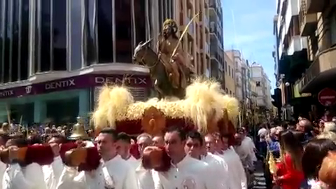 En torno a 55.000 personas acompañan a Jesús Triunfante en el inicio de la Semana Santa de Elche En torno a 55.000 personas acompañan a Jesús Triunfante en el inicio de la Semana Santa de Elche