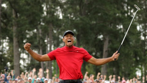Tiger Woods celebra su victoria en Augusta