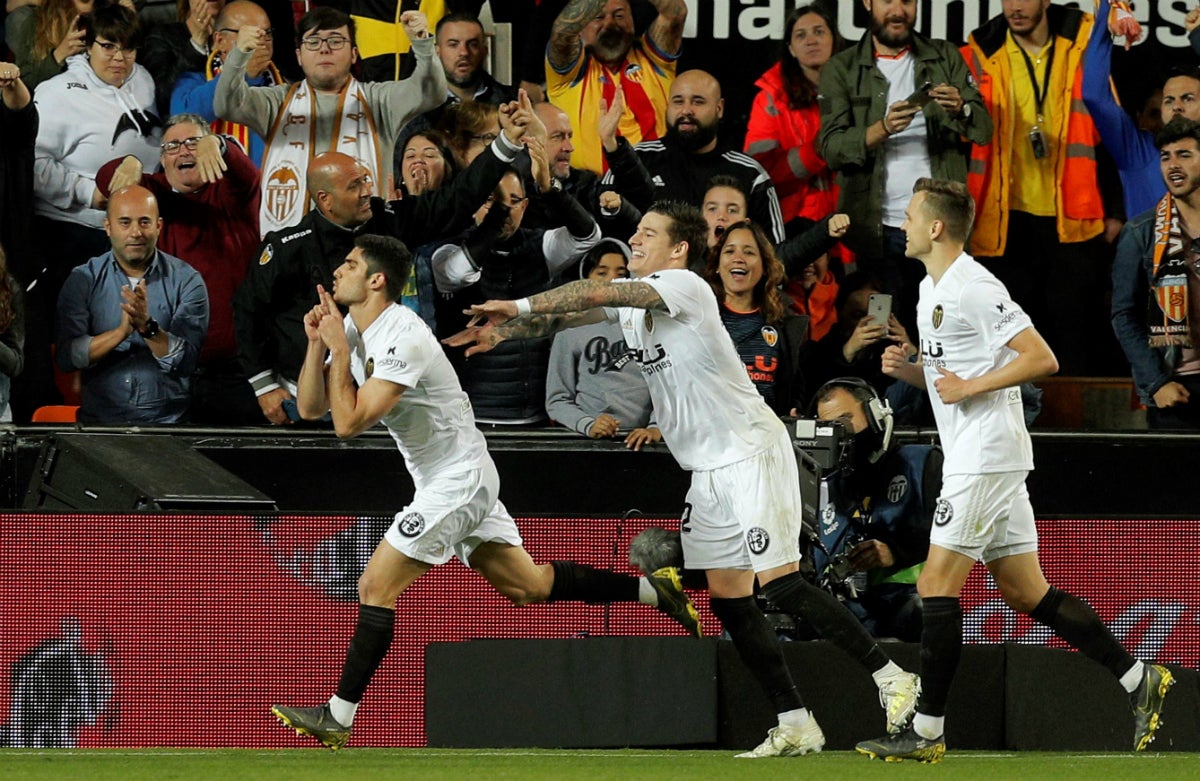 El Valencia sigue eufórico y el Villarreal sale del descenso El Valencia sigue eufórico y el Villarreal sale del descenso