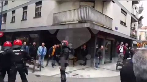 Ciudadanos abandona el acto de Renter&iacute;a entre insultos y petardos