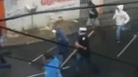 Momento de la pelea entre ultras de Sao Paulo y Corinthians Momento de la pelea entre ultras de Sao Paulo y Corinthians