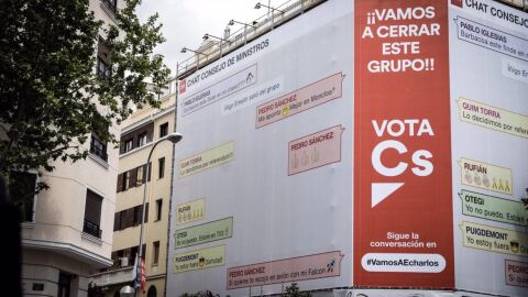 Lona de Ciudadanos en la calle Goya de Madrid.