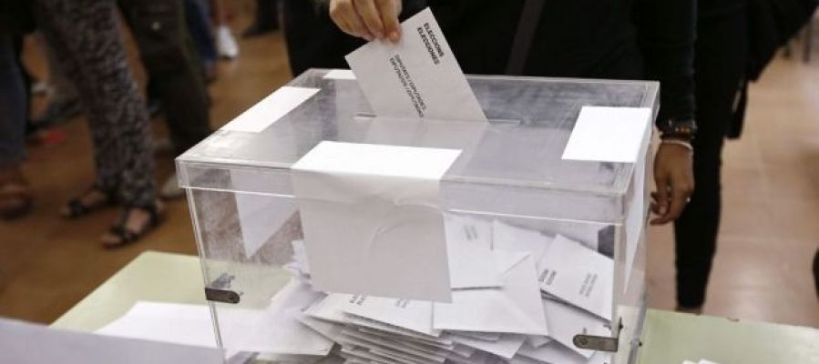Votante durantes las últimas elecciones catalanas_643x397 Votante durantes las últimas elecciones catalanas_643x397