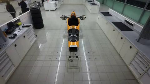 El montaje del McLaren de Fernando Alonso para las 500 Millas de Indian&aacute;polis, en modo time-lapse