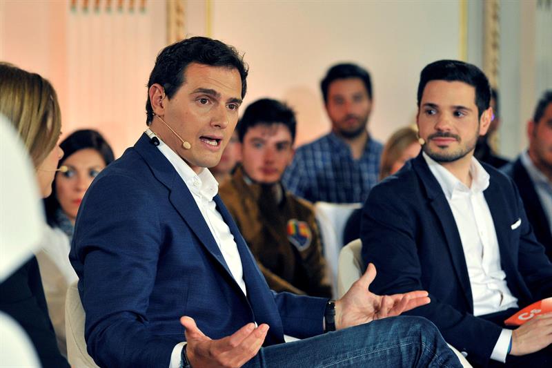 Rivera afirma que Calvo y Lastra no son feministas porque niegan a los gays ser padres por gestación subrogada Rivera afirma que Calvo y Lastra no son feministas porque niegan a los gays ser padres por gestación subrogada