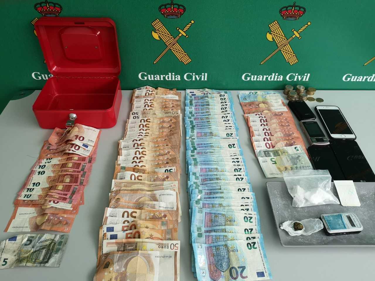 La Guardia Civil detiene a dos personas por tráfico de drogas La Guardia Civil detiene a dos personas por tráfico de drogas