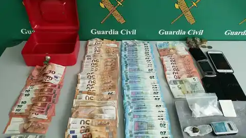 Detenciones por venta de droga Dos personas de nacionalidad extranjera son detenidos por vender droga