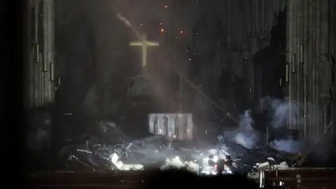 Vista interior de la catedral de Notre Dame Vista interior de la catedral de Notre Dame