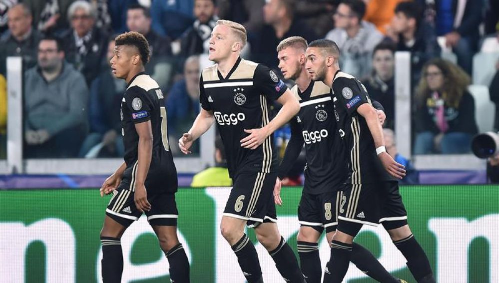 Los jugadores del Ajax celebran su gol ante la Juventus. Los jugadores del Ajax celebran su gol ante la Juventus.