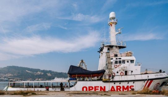 El Open Arms recibe la autorización para zarpar desde Barcelona para llevar ayuda, pero no para rescates El Open Arms recibe la autorización para zarpar desde Barcelona para llevar ayuda, pero no para rescates