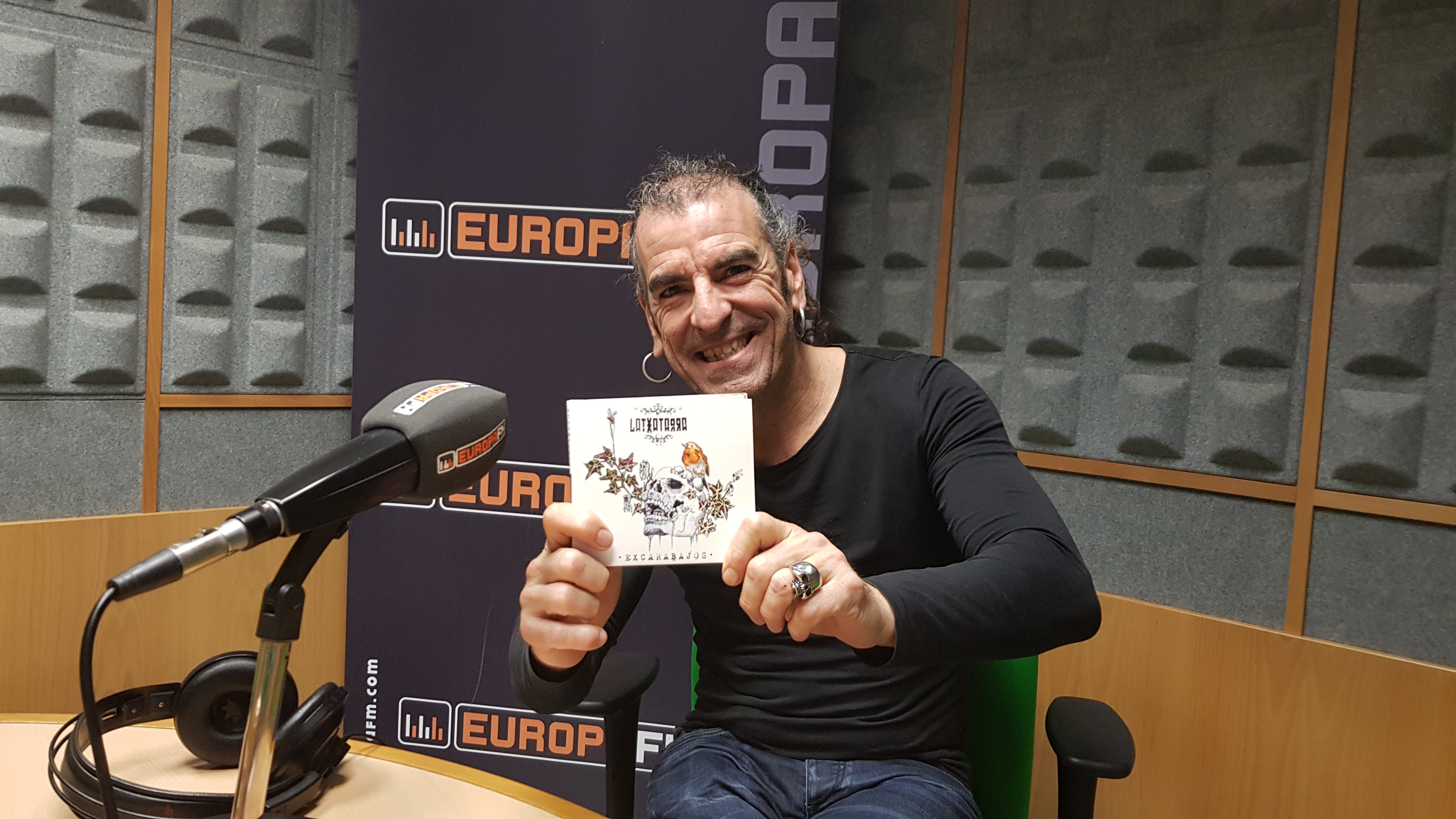 Latxatarra nos presenta su cd "Excarabajos" Latxatarra nos presenta su cd "Excarabajos"
