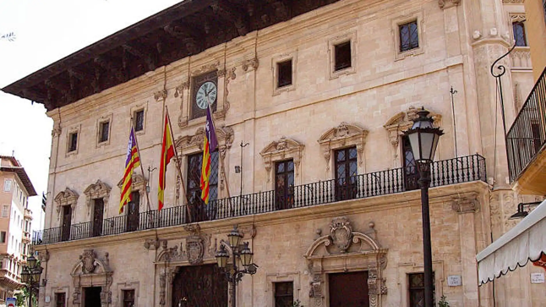Fachada del ayuntamiento de Palma.