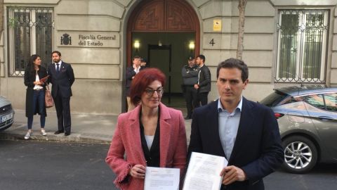 Maite Pagazaurtund&uacute;a y Albert Rivera 