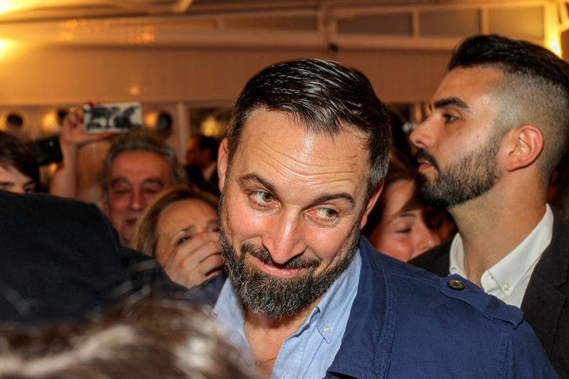 El programa que pudo haber sido: Carlos Alsina entrevista a Abascal, Sánchez e Iglesias El programa que pudo haber sido: Carlos Alsina entrevista a Abascal, Sánchez e Iglesias