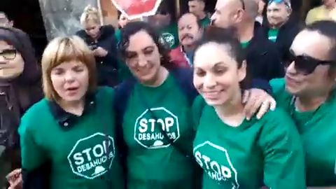 La Plataforma de Afectados por las Hipotecas de Elche paraliza el desahucio de una vivienda en el barrio de Carrús