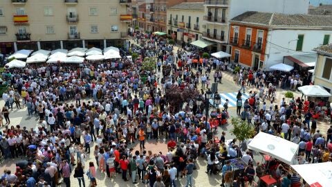Miles de personas acuden todos los a&ntilde;os al "Juego de las Caras" de Calzada