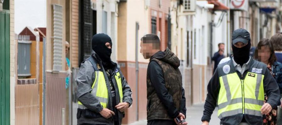 Agentes de la Policía Nacional Agentes de la Policía Nacional