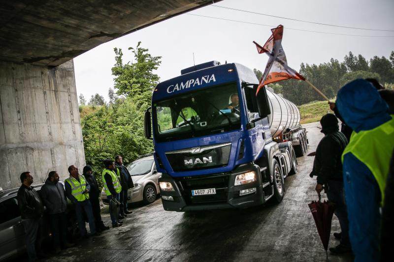 Veinticincos convoyes suministrarán combustible a los aviones que aterricen en el aeropuerto de Lisboa Veinticincos convoyes suministrarán combustible a los aviones que aterricen en el aeropuerto de Lisboa