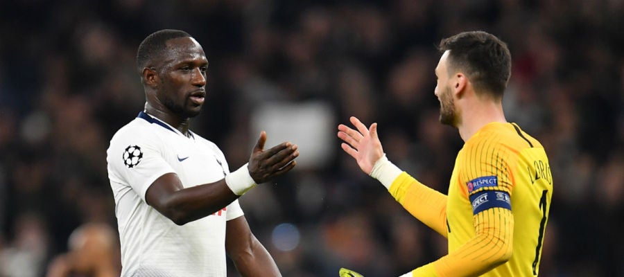 Sissoko se saluda con Lloris Sissoko se saluda con Lloris