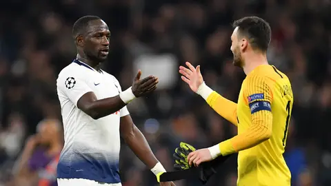 Sissoko se saluda con Lloris Sissoko se saluda con Lloris