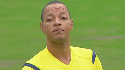 El árbitro Nolberto Ararat El árbitro Nolberto Ararat