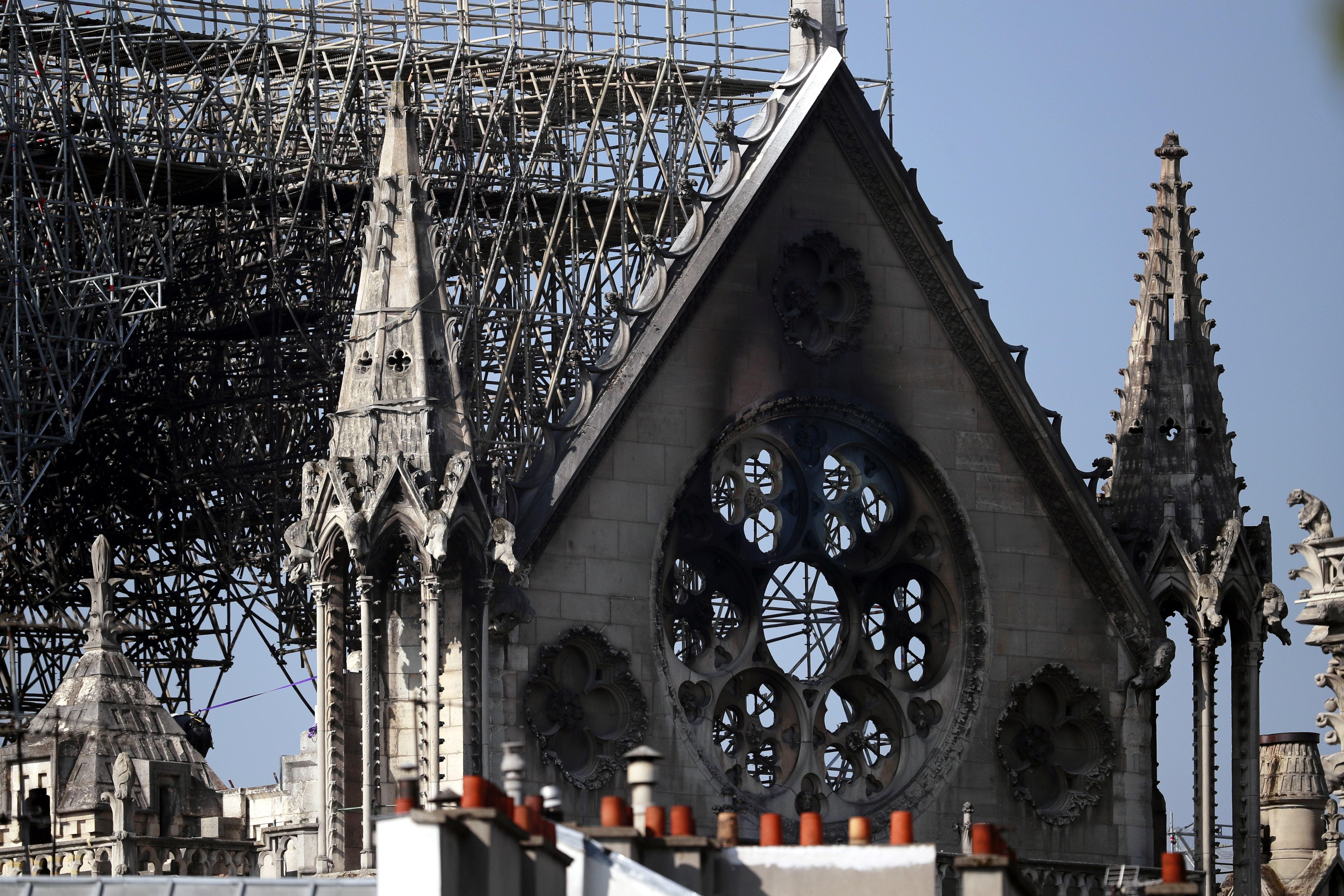 La Policía francesa halló colillas en los andamios donde surgió el fuego de Notre Dame La Policía francesa halló colillas en los andamios donde surgió el fuego de Notre Dame